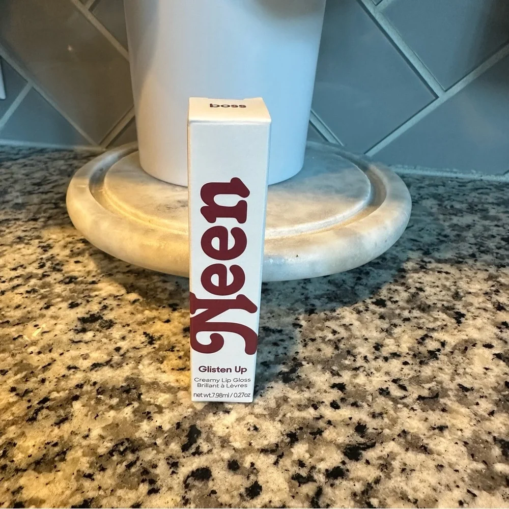 NEEN Glisten Up Hydrating Lip Gloss in Boss Black Cherry New in Box